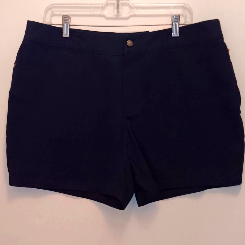 NAVY BERMUDA SHORTS SLEEK DESIGN COMFORTABLE FIT